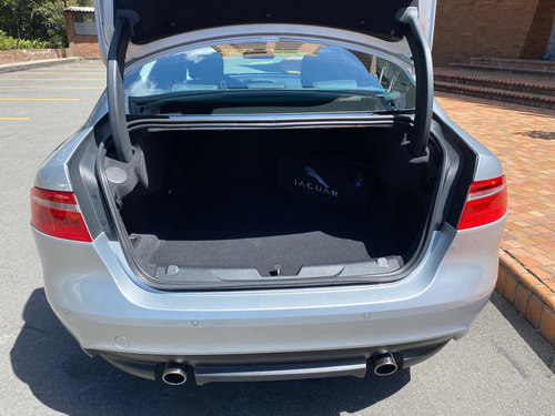 Jaguar Xe 2017 2.0 I4 Prestige