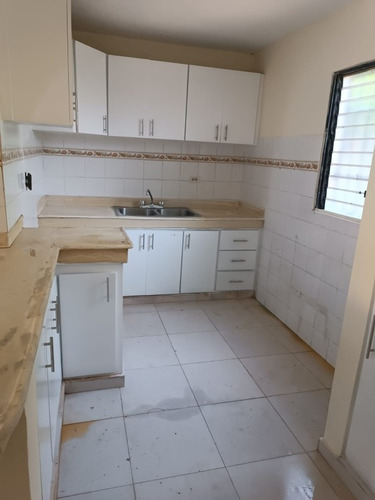 Imagen 12 de 30 de Vendo Casa De Oportunidad En Autopista De San Isidro 3 Habitaciones Principal Con Baño, Baños Común Sala Comedor Cocina Terraza, Cuarto De Servicio Con Baño Galería Marquesina. Cisterna 152 Metros