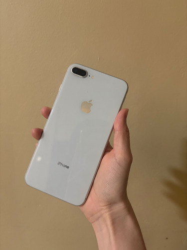 iPhone 8 Plus + Cargador (Usado)