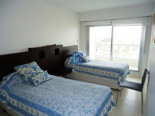 Seasons Tower. Parada 4 Playa Mansa, Pegado A Enjoy. Piso Alto- Ref: 1252