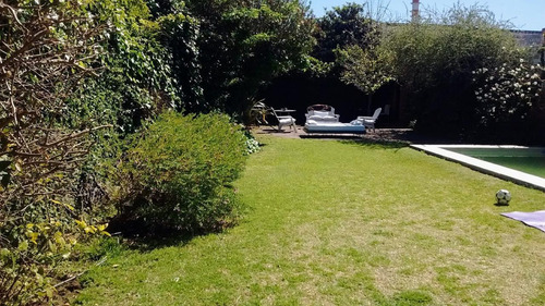 Hermosa Casa En Estilo Colonial En Rogelio Martinez De 3 Dormitorios