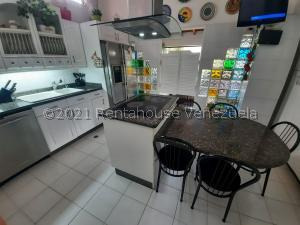 Bello Town House En Venta En La Tahona