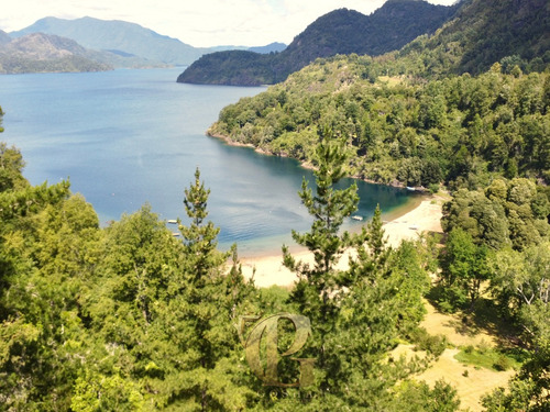 Leve Inclinación Acceso A Playa Con Vista Al Lago Y Volcanes