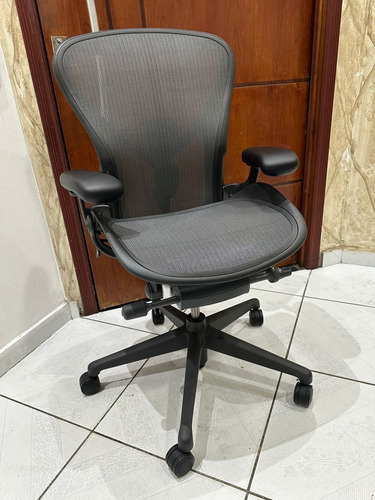 Cadeira Herman Miller New Aeron B Completa 2021 C Nf Preta Algodão (Usado)