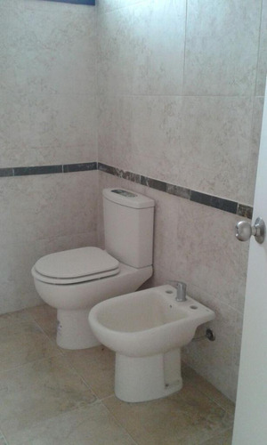 Muy Buena Zona Céntrica De El Pinar. Casa 3 Dormitorios.