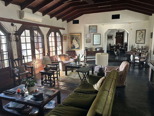 Casa Muy Funcional Con Gran Jardín Y Excelente Ubicación - Dueño Directo