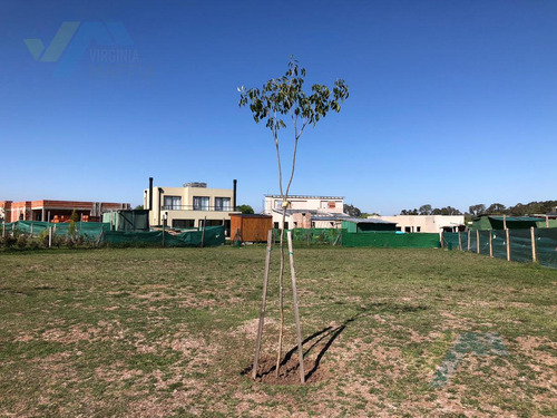 Venta De Lote San Ramiro Pilar Del Este -  Central Con Fondo Al Verde