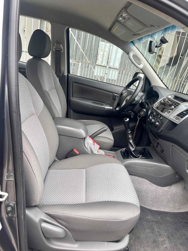 Imagen 9 de 13 de Toyota Hilux 3.0 Cd Sr 171cv 4x2 - B3 2015