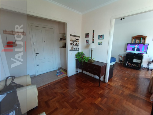 Departamento De 3 Amb Al Frente C/balcon!!! 2do. X Escalera - Ideal Inversor (alquilado)