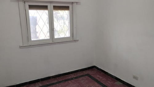 Imagen 11 de 12 de Casa En Ph Al Frente De 2 Dormitorios Completamente Independiente Con Garage. Banfield E.