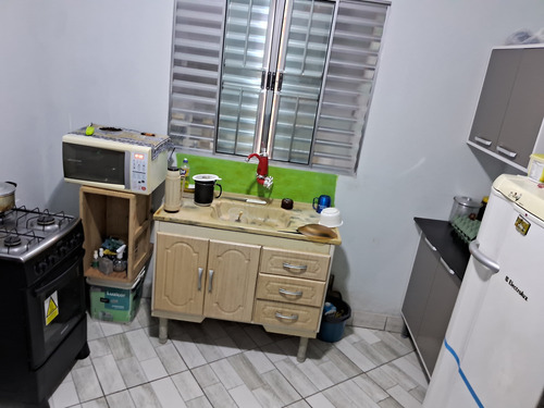Casa De Um Quarto Cozinha E 1 Banheiro