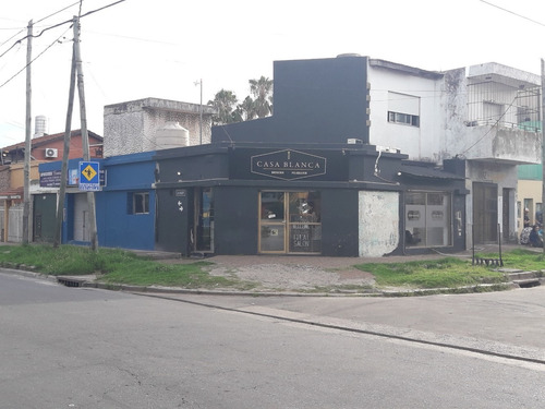 Imagen 3 de 4 de Excelente Esquina, 4 Locales Y Un Departamento En Block
