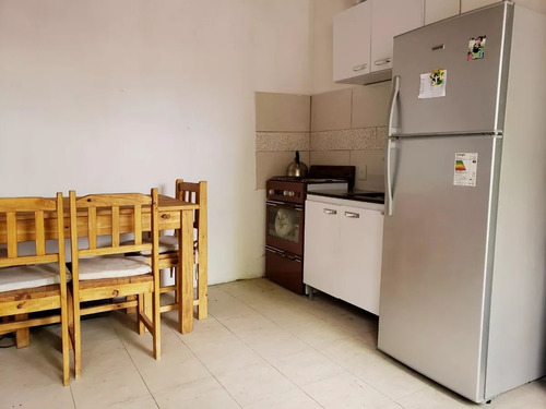 Casa De 3 Dormitorios A Nuevo Con Fondo Amplio Y Cochera