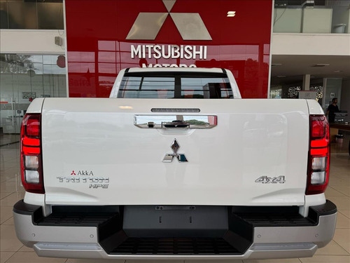 Mitsubishi Triton 2.4 BITURBO DIESEL CD HPE 4X4 AUTOMÁTICO