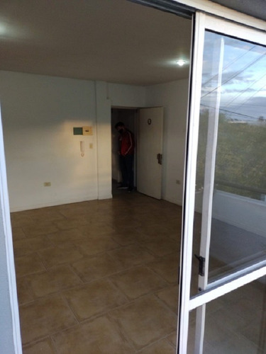 Imagen 2 de 7 de Departamento Monoambiente C/ Balcon En Venta - Moron Centro