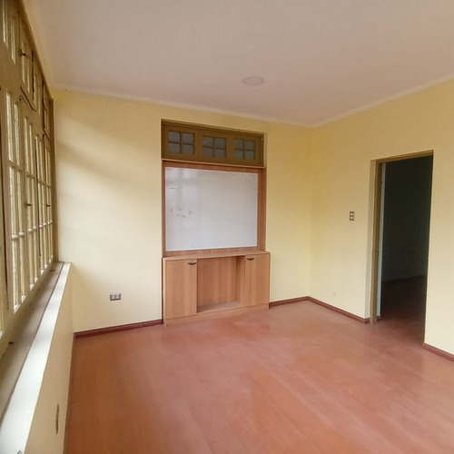 Casa Comercial En Arriendo Ñuñoa / Pedro De Valdivia