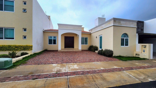 Casa En Renta De 1 Planta En Residencial Misión San Jerónimo, 2 Hab.