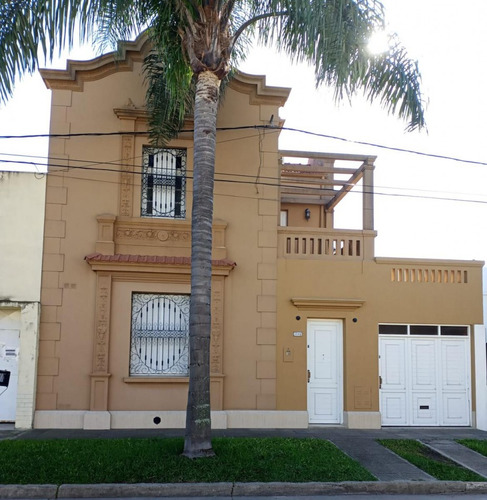 Casa Con Dos Dormitorios, Cochera, Patio Y Terraza, Santa Fe