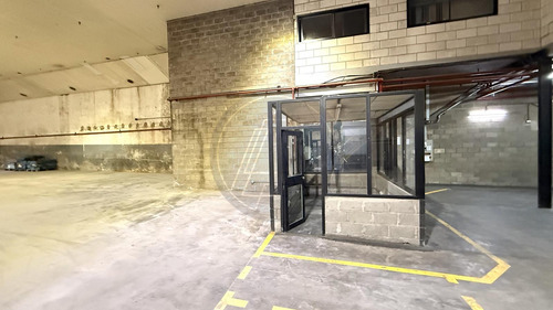 Depósito Con Oficinas 1900m2 En Alquiler - Barracas