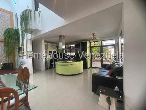Dennymar, Vende Hermosa Quinta En Urb Privada Al Este De La Ciudad, En Zona Exclusivaofreciendote Espacios Amplios, Modernos Con Acabados De 1era Para Garantizar Comodidad Total, Contáctame B5a4570