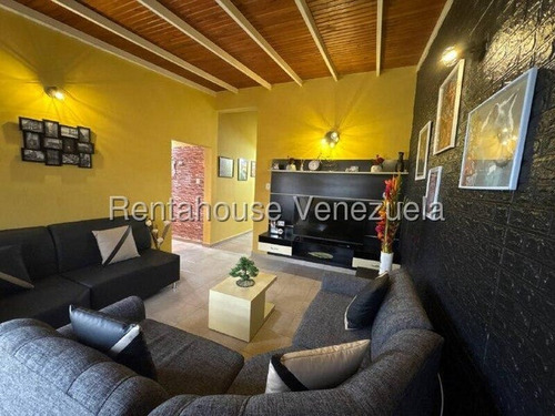 Erika Armeya Vende, Casa En La Urbanizacion Los Bucares De La Mora En Cabudare Flex: 26-233