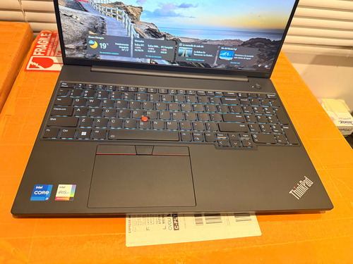 Lenovo Thinkpad E16 I7-1355u 40gb Ram 1tb 10 Cores Touch 16 Negro (Usado)