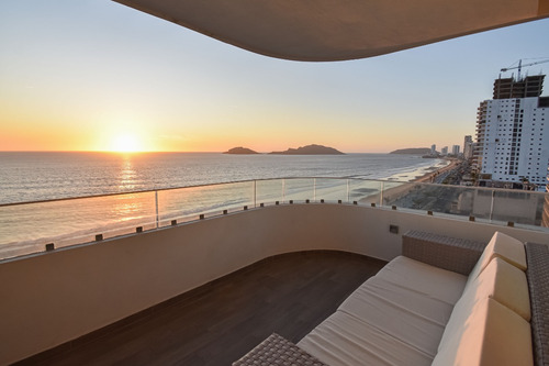 Condominio En Cristal Bay - 2 Recámaras, Vista Al Mar - Ideal Para Vivir O Invertir - $9,500,000 Mxn