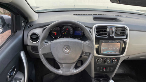 Imagen 10 de 13 de Renault Logan 1.6 Expression 85cv Nac 2017