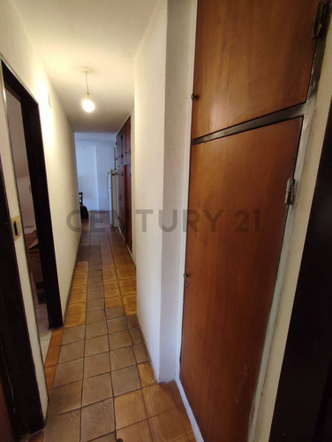 Century 21 Vende: Departamento De 2 Dormitorios En B° Centro, Santa Rosa Al 100