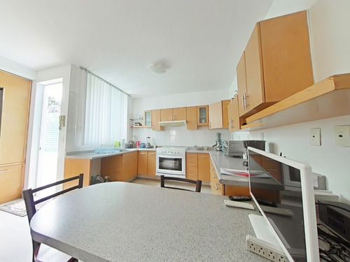 Casa En Condominio En Condominio De 3 Niveles, En La Colonia Contadero