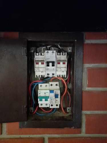 Imagen 3 de 9 de Electricista Matriculado Urgencias 24 H Morón Castelar Haedo