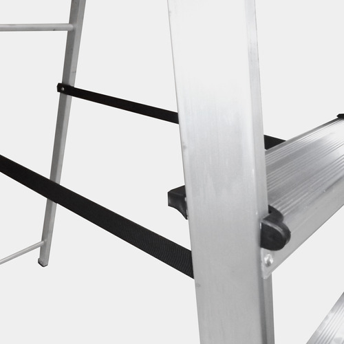 Imagen 5 de 9 de Escalera Reforzada Aluminio Black And Decker - 4 Escalones - 150 Kg