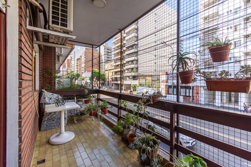 Venta Departamento 4 Amb. En Flores Muy Buen Estado, C/amplio Balcón Y Cochera Fija