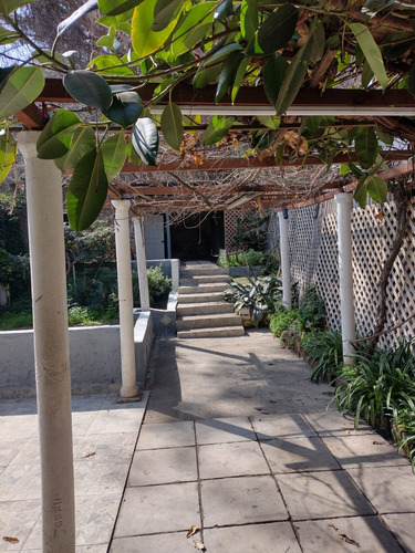 Se Arrienda Casa/oficina 5d+2b En Dominica Con Loreto