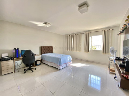 Imagem 26 de 30 de Guará 2 Sobrado Com +/- 450m² De Área Construída Em Um Terreno De 200m² De Área Total, São 7 Quartos Sendo 2 Suítes. - Villa132661