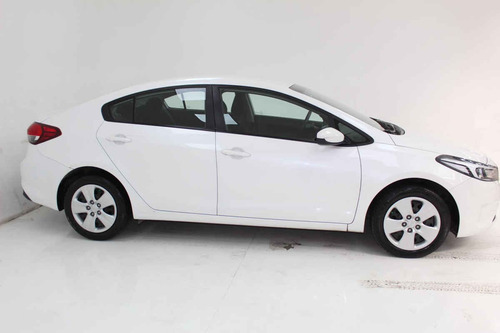 Imagen 4 de 13 de Kia Forte Sedan 2018 4 Cilindros