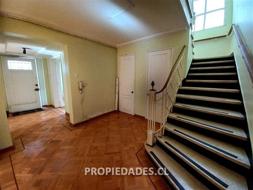 Imagen 2 de 27 de Casa En Venta De 5 Dorm. En Providencia Bilbao/amapolas