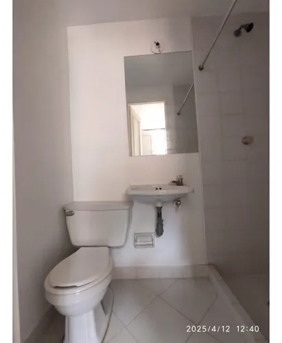 Apartamento Para Arriendo En La Loma Del Escobero