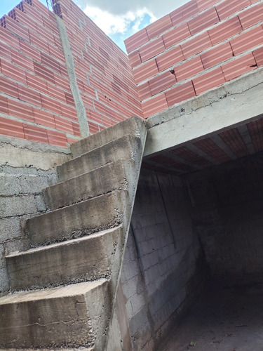Casa 4 Cômodos E Um Banheiro