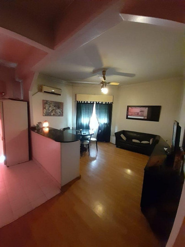 Vende Departamento Dos Ambientes 1° Piso Lomas Del Mirador