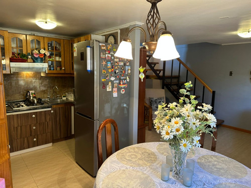 Preciosa Casa En Tranquilo Pasaje, Muy Conectada