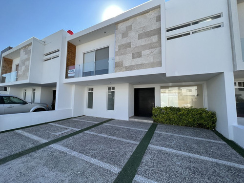 En Venta Casa En La Condesa Juriquilla, Jardín, Grandes Espa