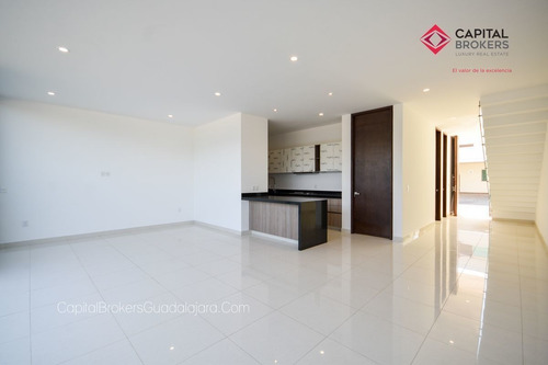 Casa En Venta En Coto Frente Al Parque Metropolitano
