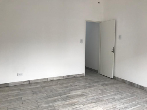 Imagen 4 de 9 de Tipo Casa De 3 Ambientes Con Patio Totalmente Reciclado