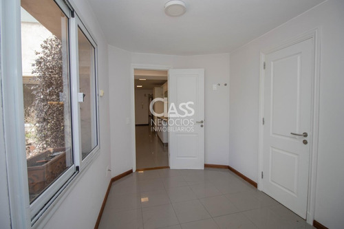 Imagen 26 de 30 de Venta Apartamento En Punta Carreta, Frente Al Club De Golf.