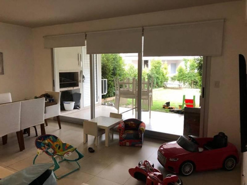 Imagen 7 de 14 de Venta Departamento .duplex Con Jardin Vista Al Espejo De Agua Del Condominio El Reflejo. Nordelta