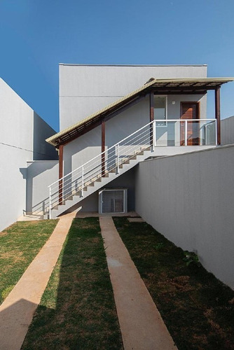 Imagem 1 de 2 de Casa Duplex À Venda, 2 Quartos, 1 Suíte, 4 Vagas, Gávea - Vespasiano/mg - 2800