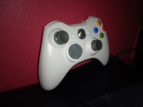 Xbox360 Slim +kinect Con 2 Juegos Y 2 Controles Inalámbricos (Usado)