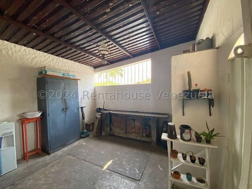 Naudy Escalona & Maribel Morillo Asesores Inmobiliarios De Rentahouse Venden Fabulosa Casa En Excelente Zona De Cabudare