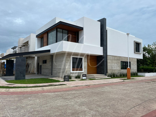 Casa En Venta En Cancun, Lagos Del Sol